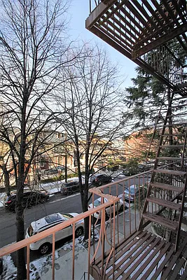 Sold by Universal Realty Group | media 16