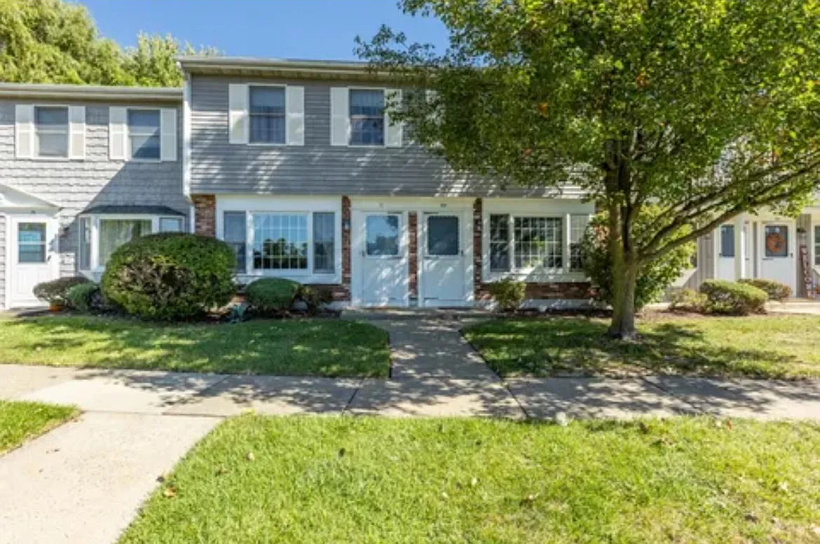 3 bed, 1408 sqft, $2,700 — Photo 1