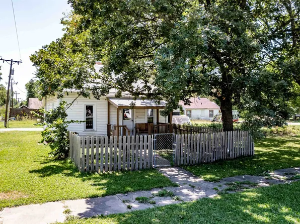 329 W Adams St, Howard, KS 67349