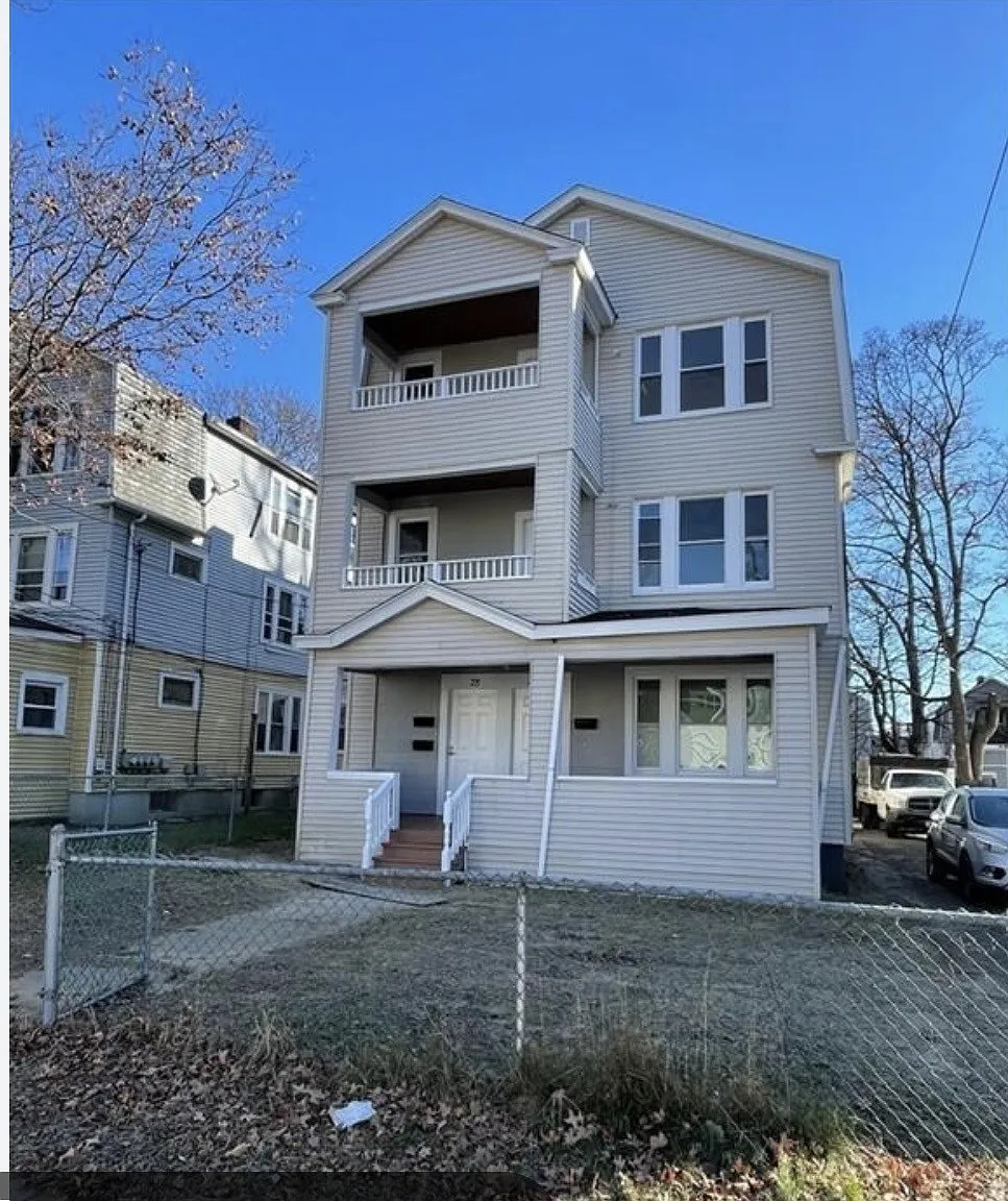 3 bed, 1350 sqft, $2,100 — Photo 1