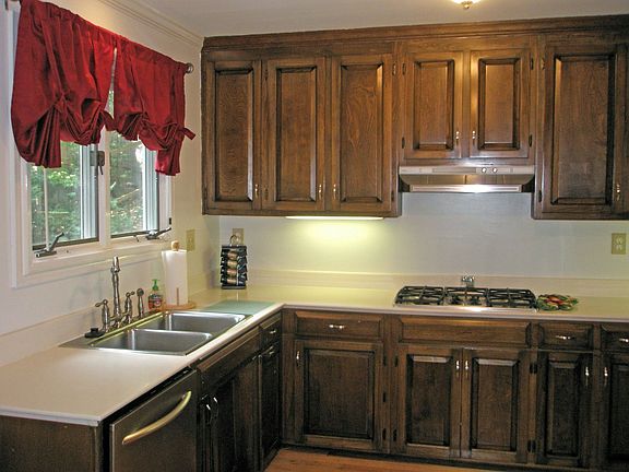 Bright Spacious Kitchen