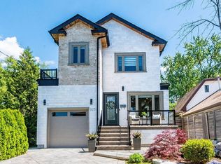 1071 Westmount Ave, Mississauga, ON L5E 1X5