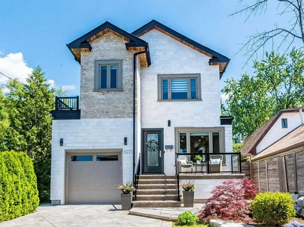 1071 Westmount Ave, Mississauga, ON L5E 1X5