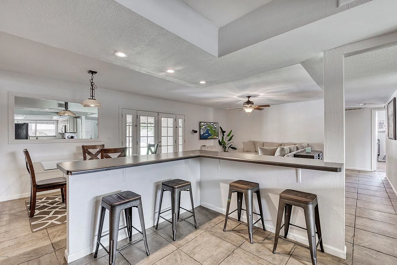 4 bed, 1853 sqft, $4,599 — Photo 3