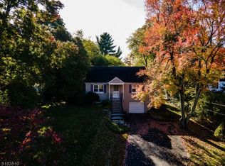 77 Madison St, Gillette, NJ 07933