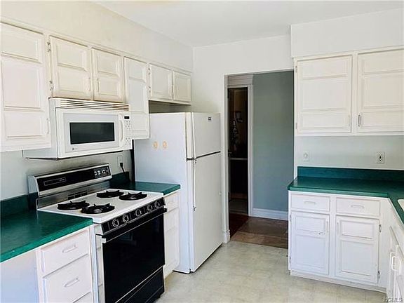 4th image of 34 Sycamore Dr