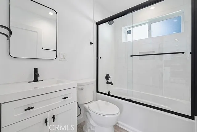 18924 Sylvan St — Photo 14