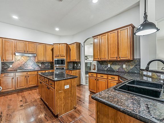 3rd image of 212 Falcon Lake Cir