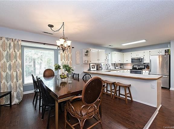 5th image of 7993 King Arthurs Ct