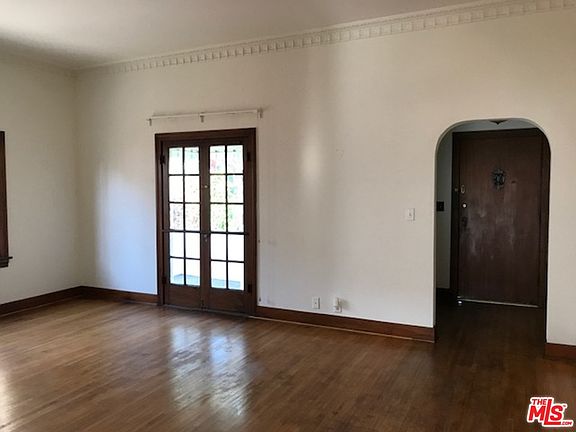 2nd image of 941 S Cloverdale Ave