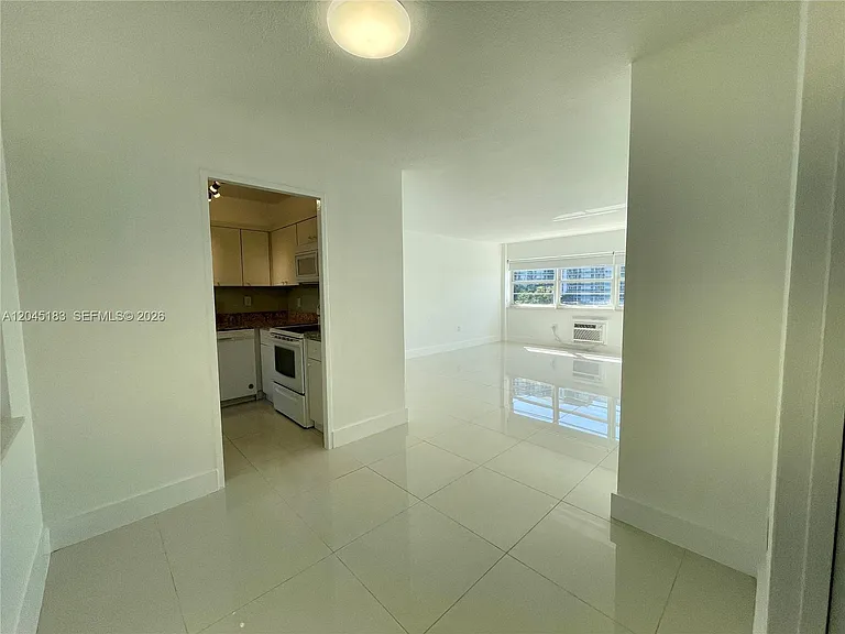 220 Kings Point Dr #502 — Photo 3