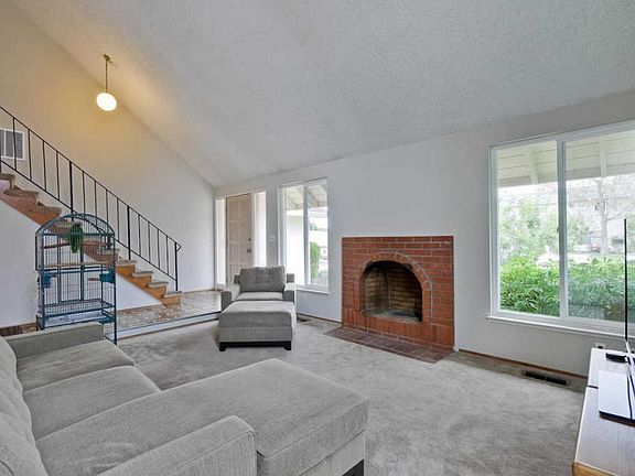 3rd image of 967 Aster Ct