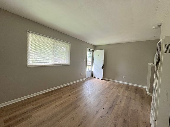 4th image of 160 N Sylvan Ave #10