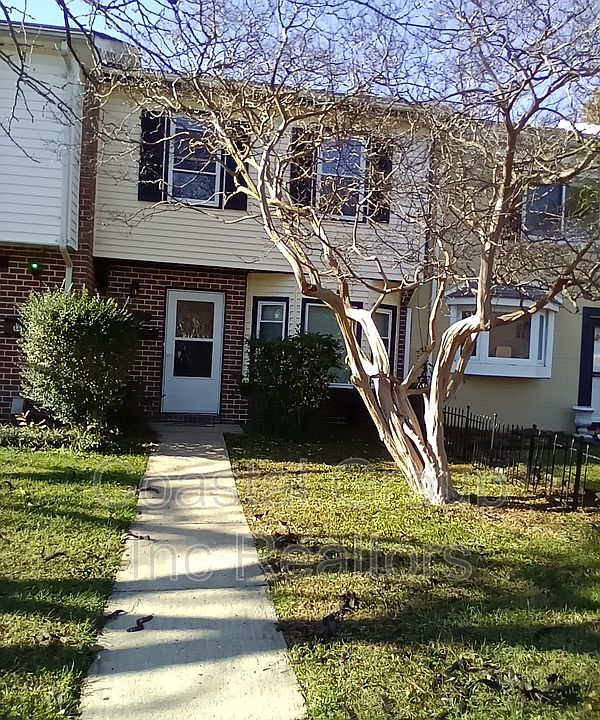1st image of 845 Cambridge Dr #1