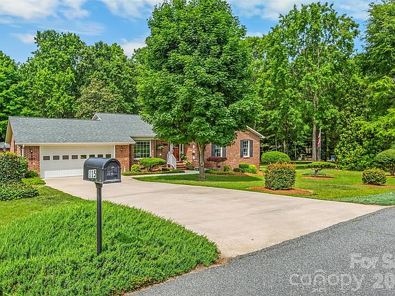 3rd image of 115 Woodland Dr