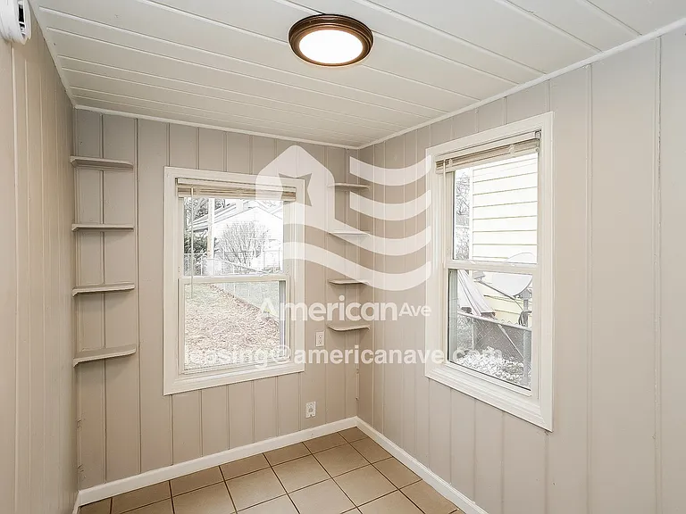571796_005_dining_room_5.jpg