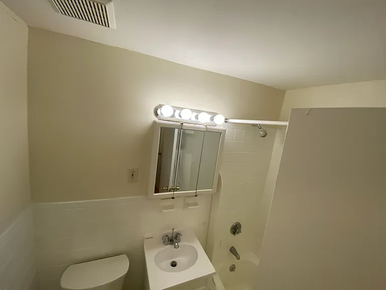 96 Babcock St — Photo 4