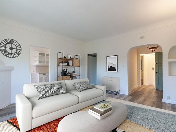 3rd image of 941 N Vendome St #1/4