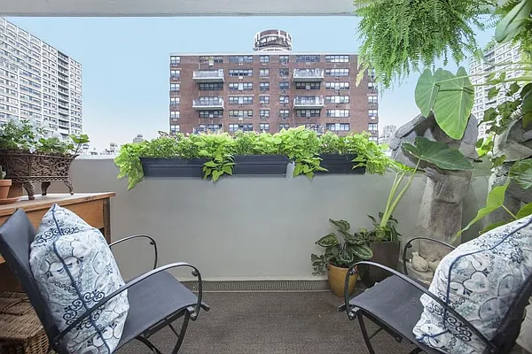 Sold by Ann Ferguson, LLC | media 1