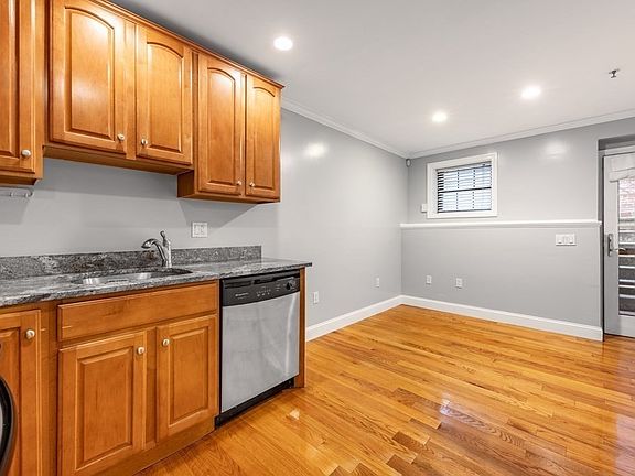 3rd image of 11 Wiget St APT 1
