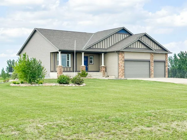 1305 30th Ave NE, Minot, ND 58703