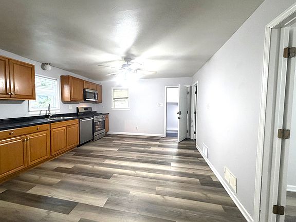 4th image of 23631 122nd St