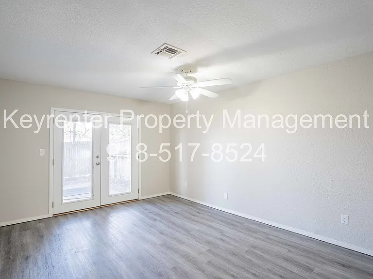 S Hudson Ave Duplex — Photo 13
