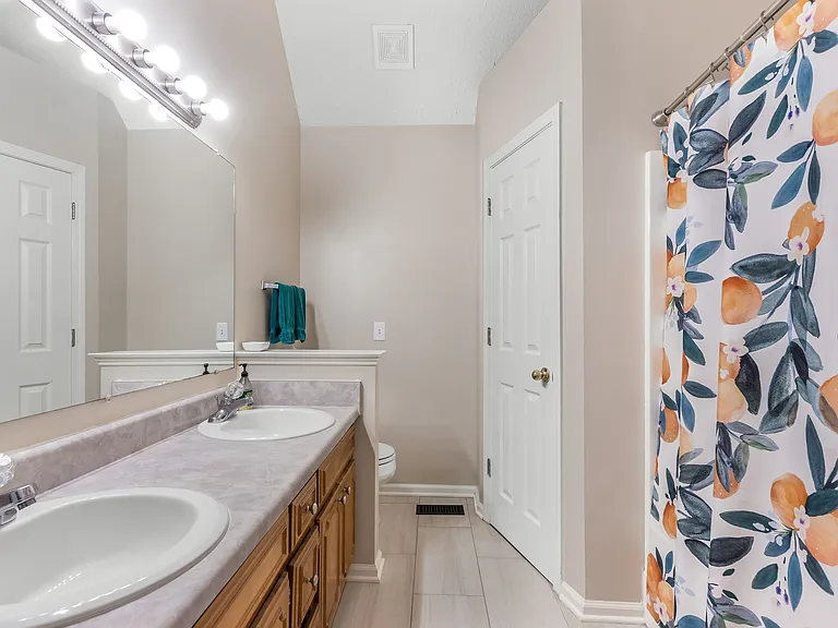 2423 Sawmill St — Photo 17