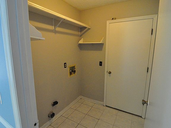 4th image of 3036 Cobblewood Ln W