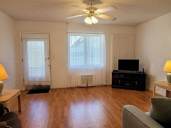 5th image of 15610 NE 6th Avenue #24C