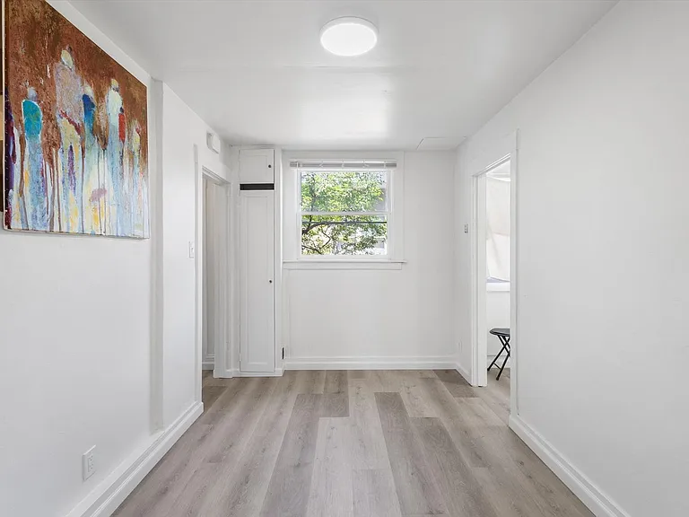 Lincoln Ave 2255 — Photo 11