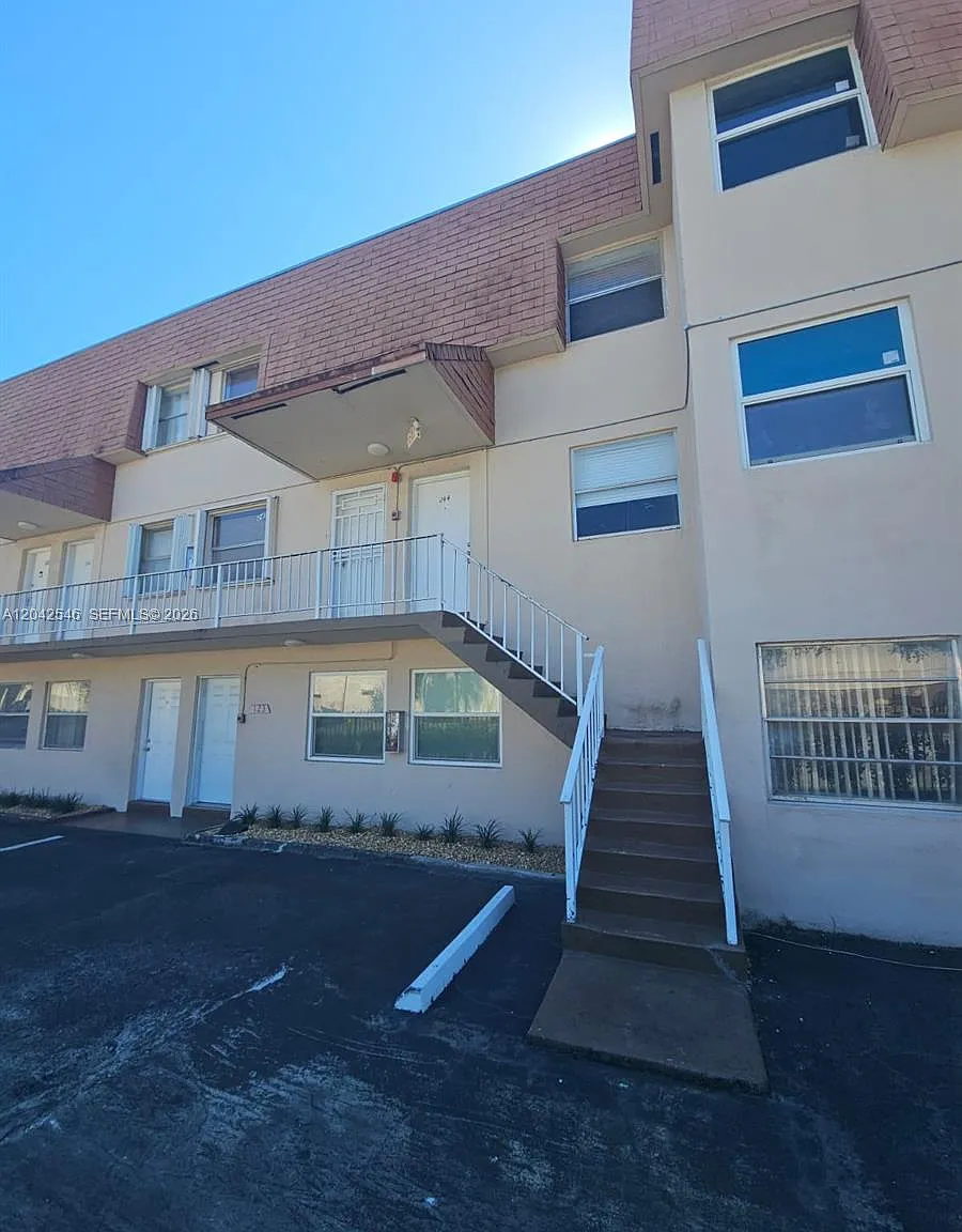 Mile Apts Condo — Photo 2