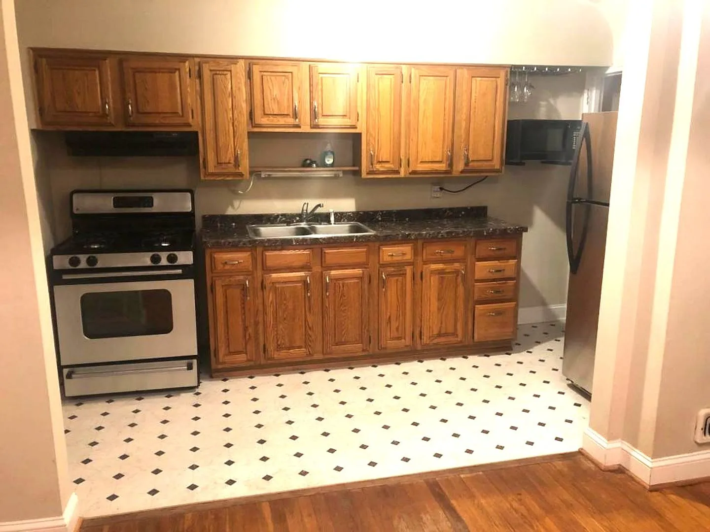 2 Bedroom, 1 Bath Townhouse — Photo 2
