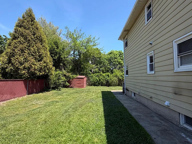 Ivy St — Photo 11