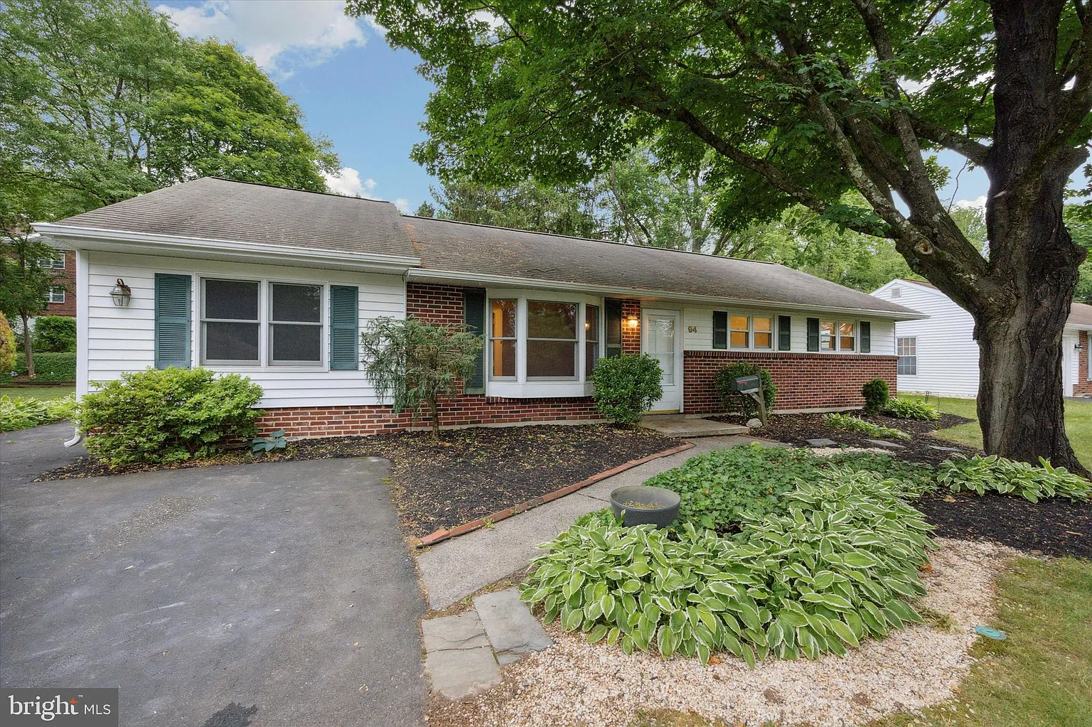 94 Davis Rd photo 1