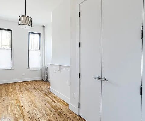 5th image of 352 Melrose St APT 1L
