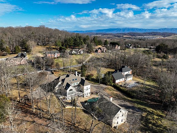 3rd image of 408 Fairway Estates Dr
