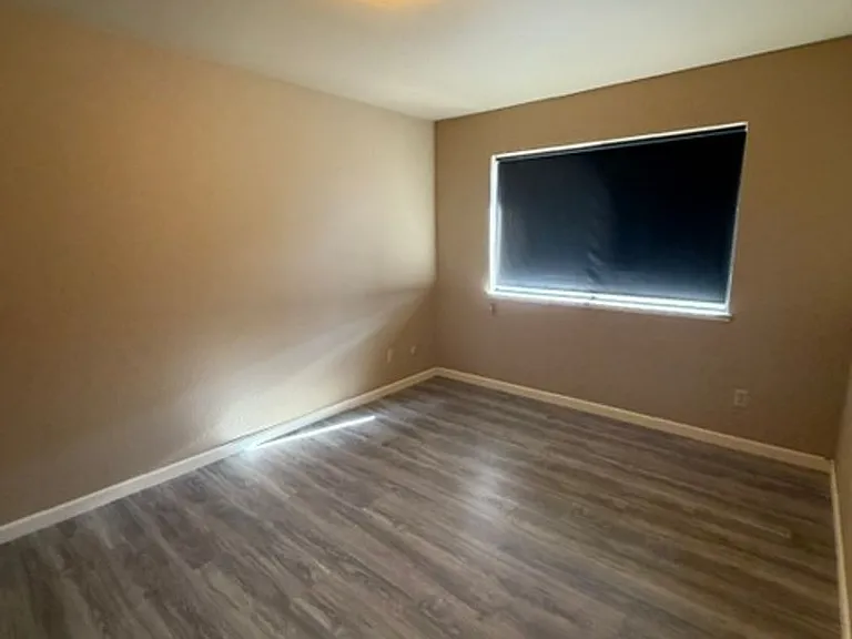 1643 Ashley Ave — Photo 8
