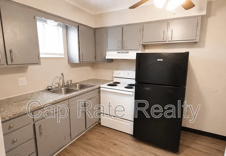 1226 Parkview Dr — Photo 9