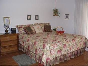 3rd image of 27 Pine Arbor Ln