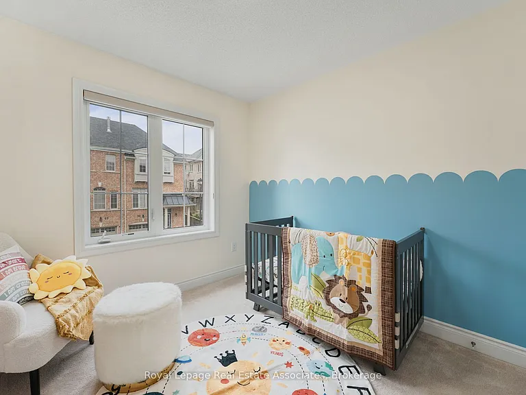 41 Mazarine Ln — Photo 31