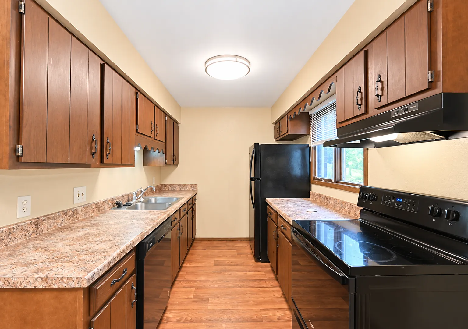 Wildwood Apartments — Photo 2