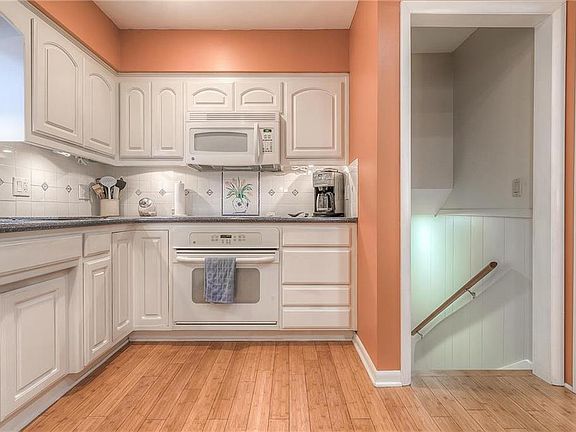 3rd image of 9314 Hayes Dr