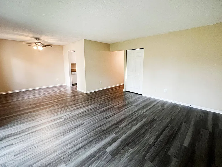 Hunter's Creek Apartments — Photo 56