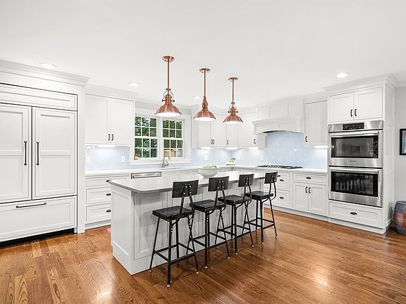 3rd image of 10 Kirkland Cir