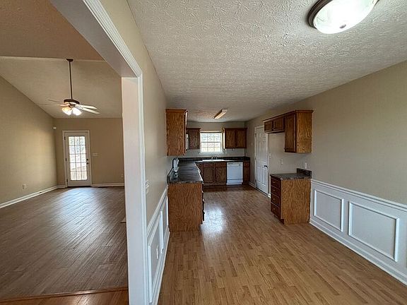 5th image of 323 Windsong Dr