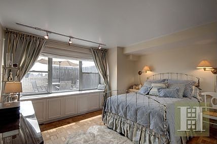 5th image of 15 W 72nd St APT 24E