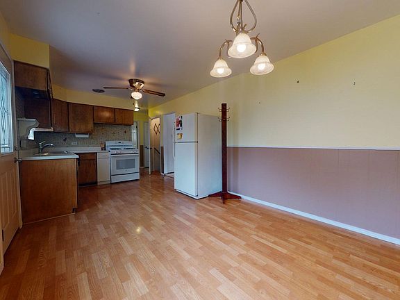 5th image of 400 Lauren Ln