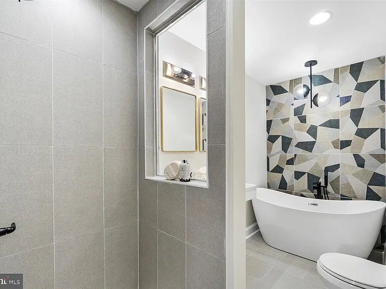1013 S Baylis St — Photo 26