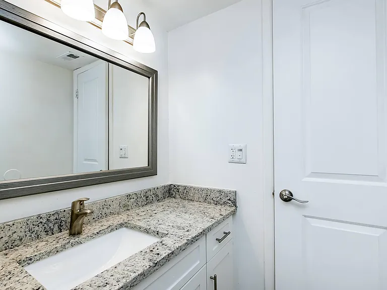 Urban Place Apartments — Photo 36